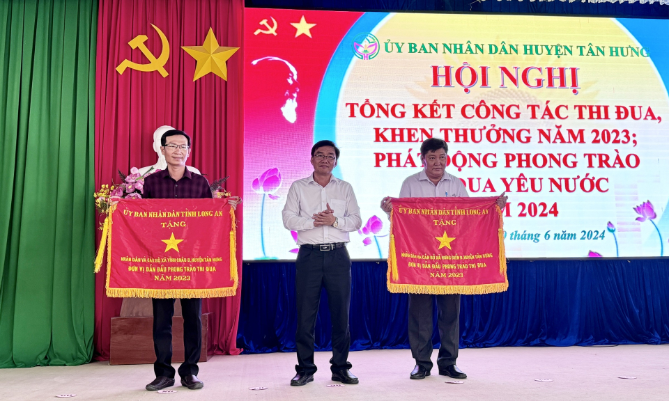 Tân Hưng tổng kết công tác thi đua khen thưởng năm 2023