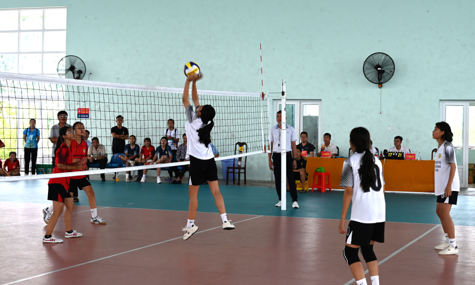 Bến Lức khai mạc giải bóng chuyền nam, nữ học sinh cấp Trung học cơ sở