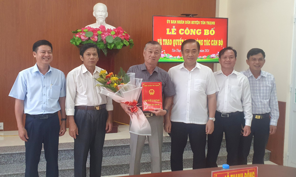 Ông Mai Văn On được bầu giữ chức vụ Chủ tịch UBND xã Tân Bình, huyện Tân Thạnh