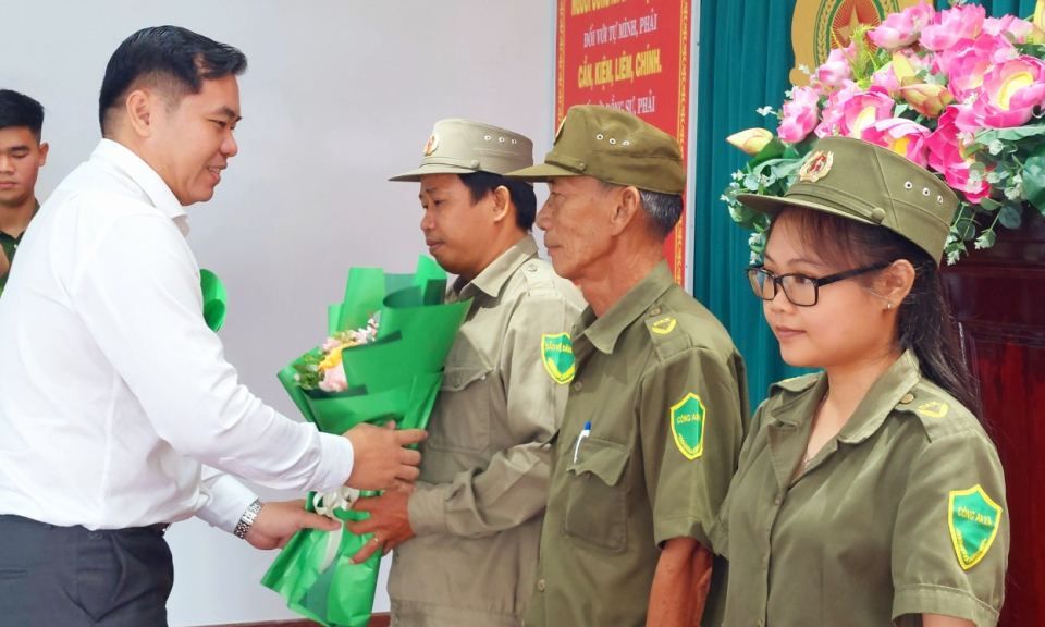 Thành phố Tân An ra mắt Lực lượng bảo vệ an ninh, trật tự cơ sở