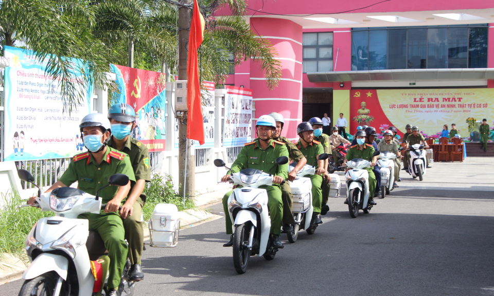 Thủ Thừa: Lễ ra mắt lực lượng tham gia bảo vệ an ninh, trật tự ở cơ sở