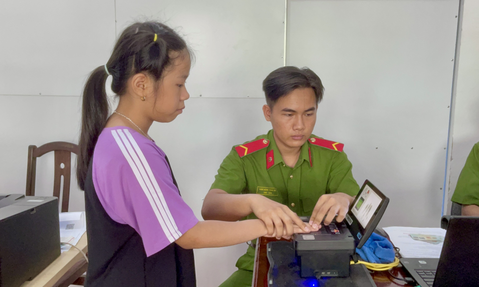 Tân Hưng phát động triển khai Luật căn cước năm 2023