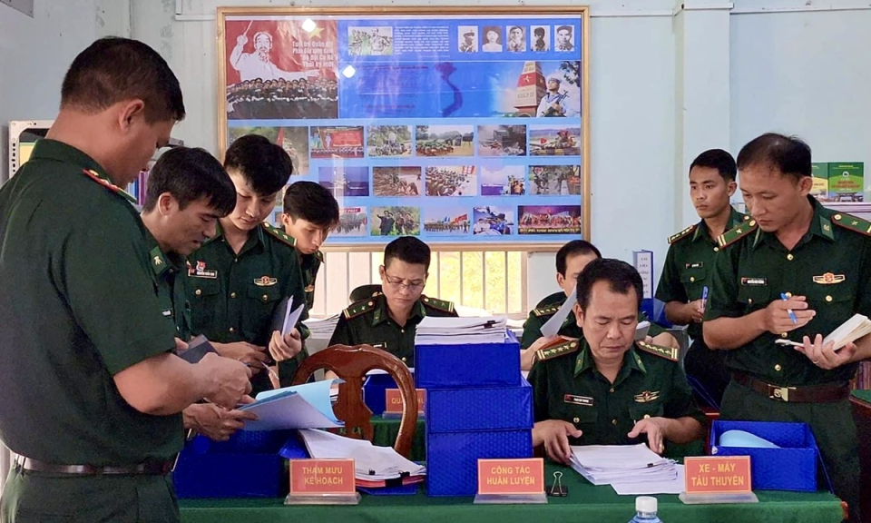 Cục Hậu cần - Kỹ thuật kiểm tra công tác tại Đồn Biên phòng Sông Trăng