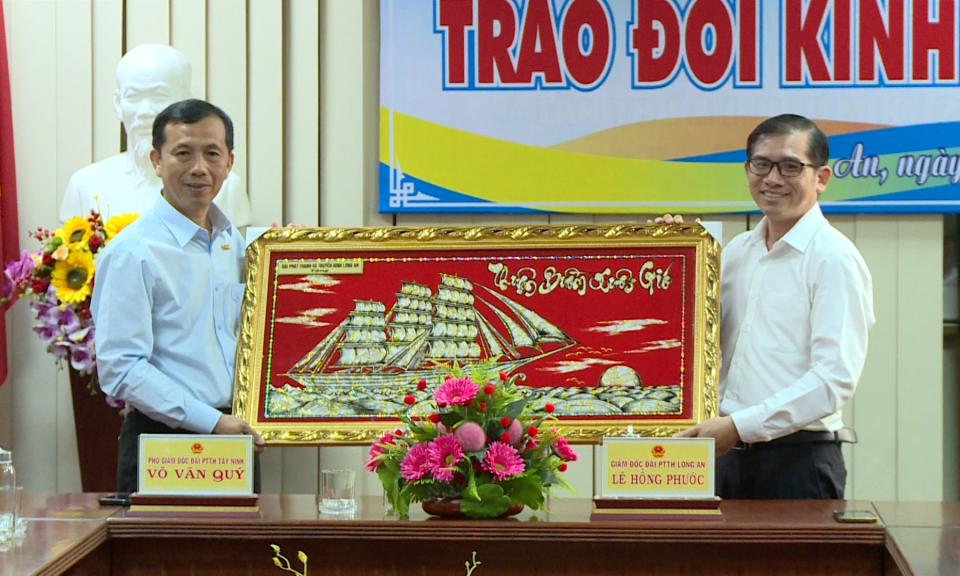 Đài Phát thanh -Truyền hình Tây Ninh trao đổi kinh nghiệm, giao lưu với Đài Phát thanh và Truyền hình Long An
