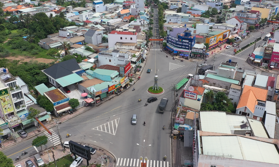 Bến Lức điều tiết, phân luồng giao thông đường Nguyễn Hữu Thọ