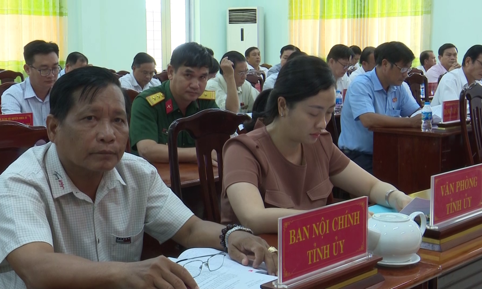 Hội nghị Huyện ủy Tân Trụ lần thứ 18