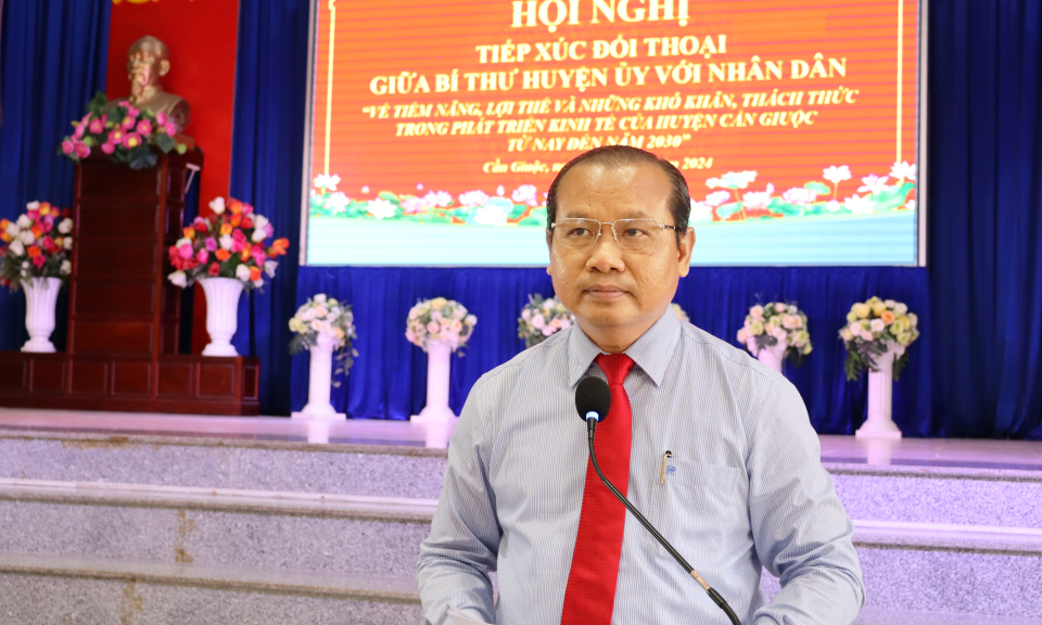 Bí thư Huyện ủy Cần Giuộc đối thoại với Nhân dân