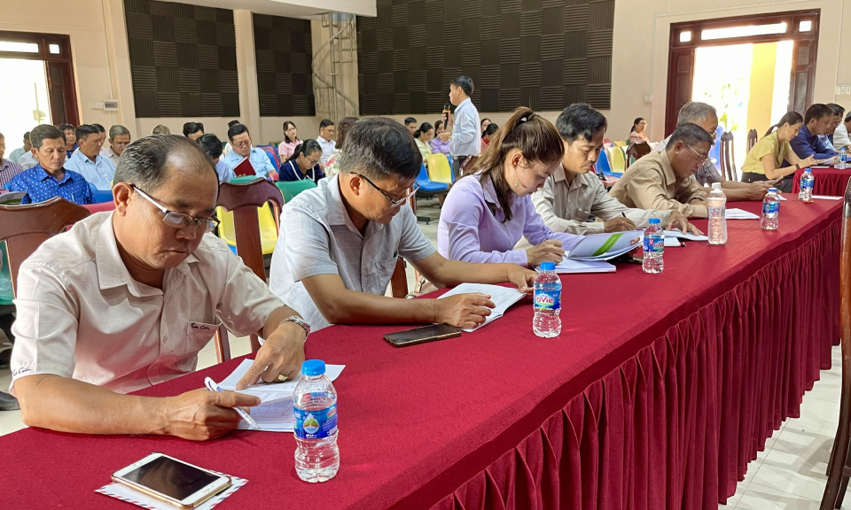 Tân Hưng: Tập huấn thẩm định, đánh giá, công nhận xã, huyện đạt chuẩn nông thôn mới