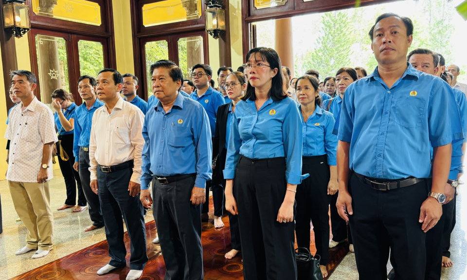 Đức Hòa: gần 100 cán bộ công đoàn về nguồn tại Khu lưu niệm Chủ tịch Tôn Đức Thắng