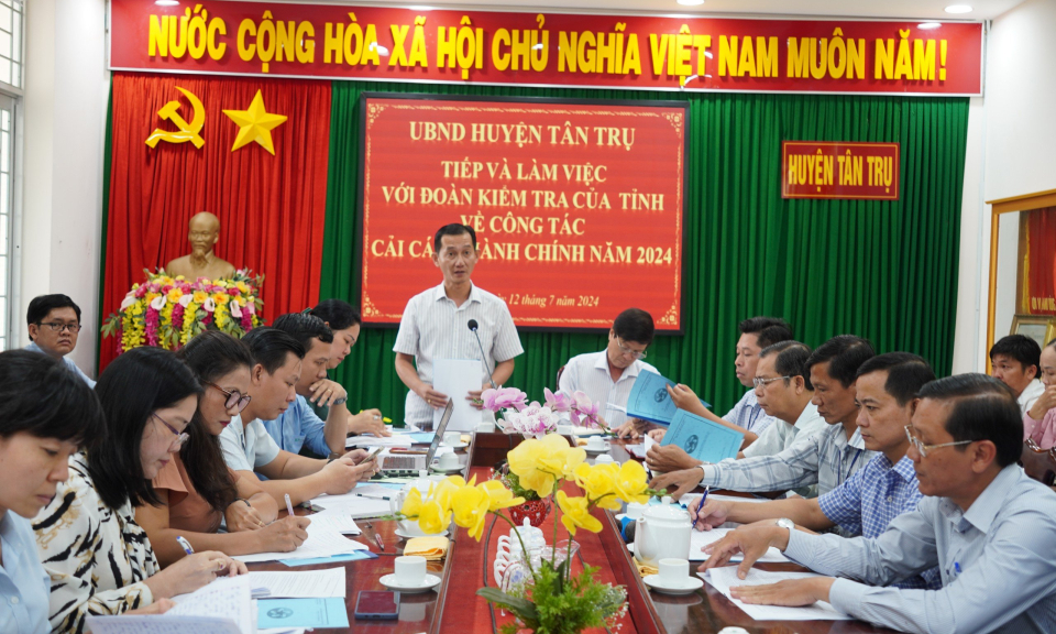 Kiểm tra công tác cải cách hành chính tại huyện Tân Trụ