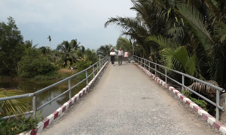 Thủ Thừa: ông Nguyễn Văn Hướng vận động xây dựng 64 cây cầu nông thôn