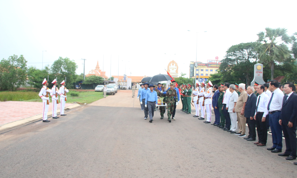 Long An truy điệu và an táng hài cốt liệt sĩ hy sinh tại Campuchia