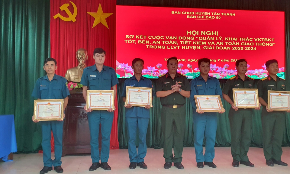 Tân Thạnh sơ kết cuộc vận động “Quản lý, khai thác vũ khí trang bị kỹ thuật tốt, bền, an toàn, tiết kiệm và an toàn giao giao thông"