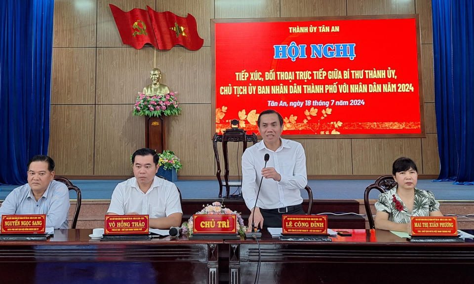 Lãnh đạo thành phố Tân An đối thoại với Nhân dân về cải cách hành chính