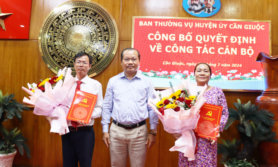 Huyện ủy Cần Giuộc công bố Quyết định công tác cán bộ 