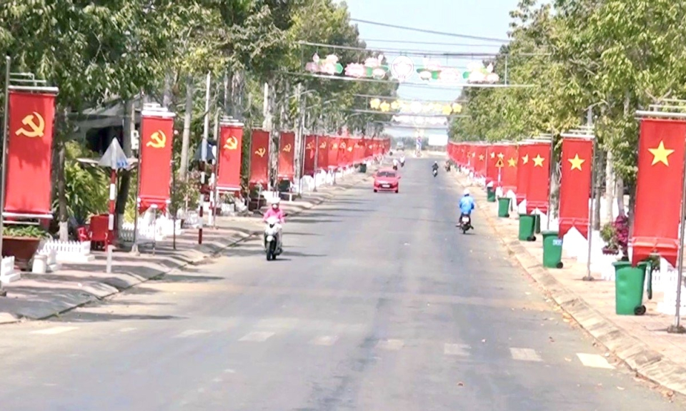 Lãnh đạo huyện Tân Hưng làm việc với thị trấn về tiến độ xây dựng thị trấn đạt chuẩn đô thị văn minh