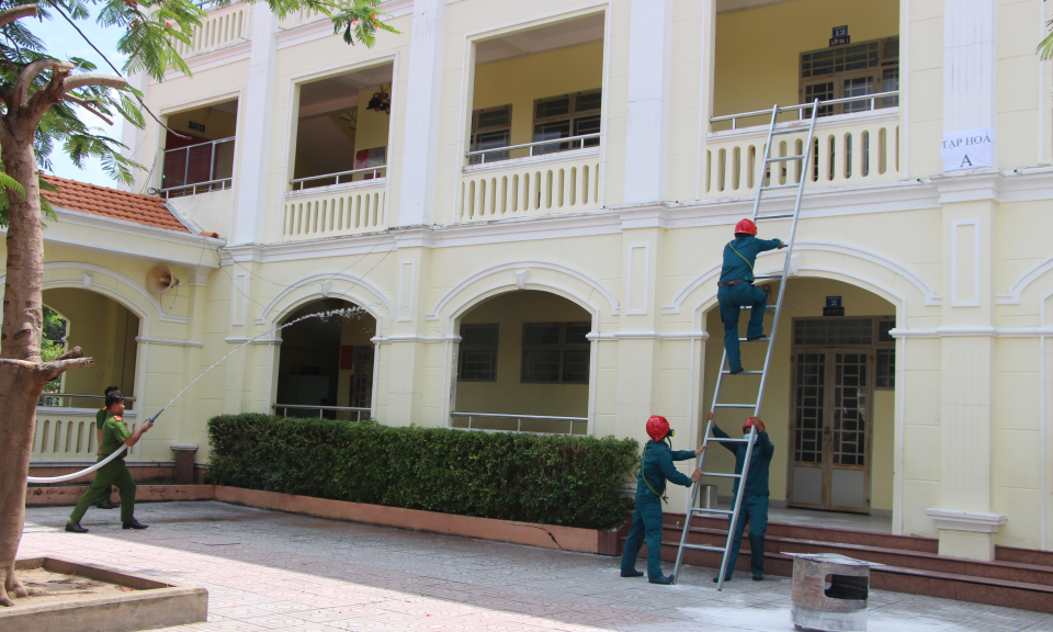  Diễn tập phòng cháy, chữa cháy tại thị trấn Thủ Thừa