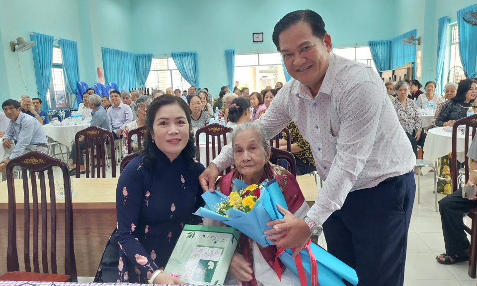 Phường 2, thành phố Tân An họp mặt, kỷ niệm ngày Thương binh Liệt sĩ
