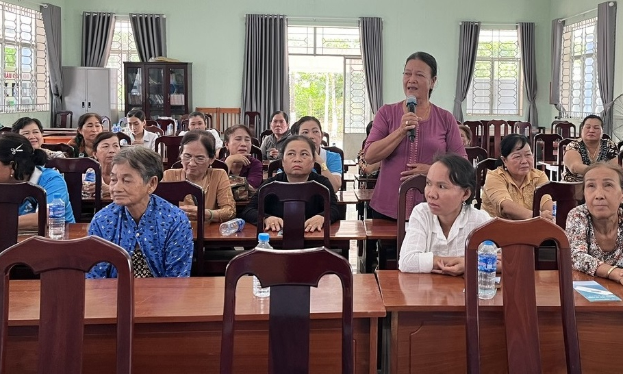 Phụ nữ Đức Huệ nói chuyện chuyên đề an toàn trên mạng xã hội