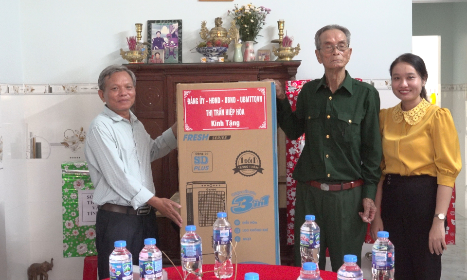 Trao nhà tình nghĩa cho chiến sĩ trực tiếp tham gia chiến dịch Điện Biên Phủ