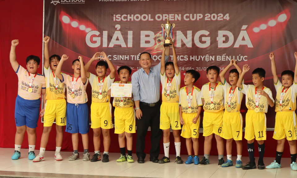 Bến Lức giải Bóng đá Bóng đá iSchool mở rộng 2024