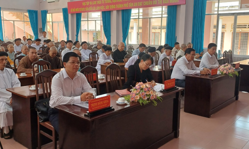 Thành phố Tân An họp mặt chức sắc, chức việc cơ sở tôn giáo
