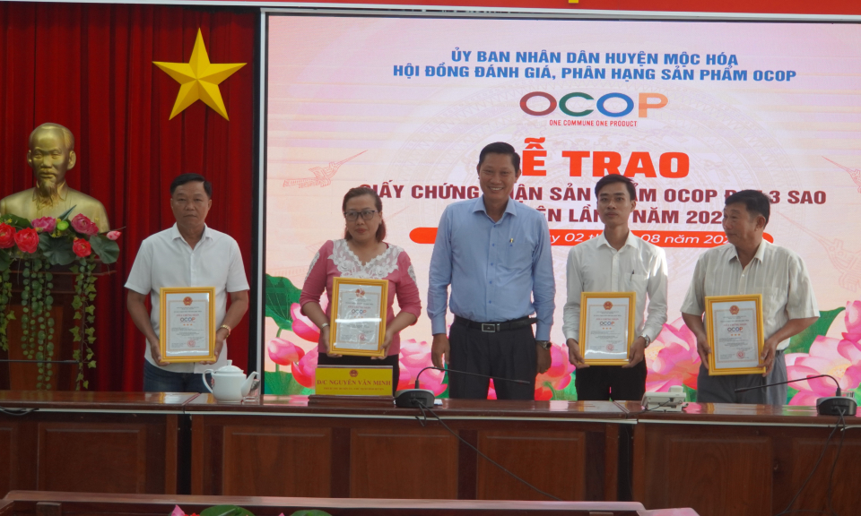 Huyện Mộc Hóa có thêm 4 sản phẩm được chứng nhận OCOP đạt 3 sao