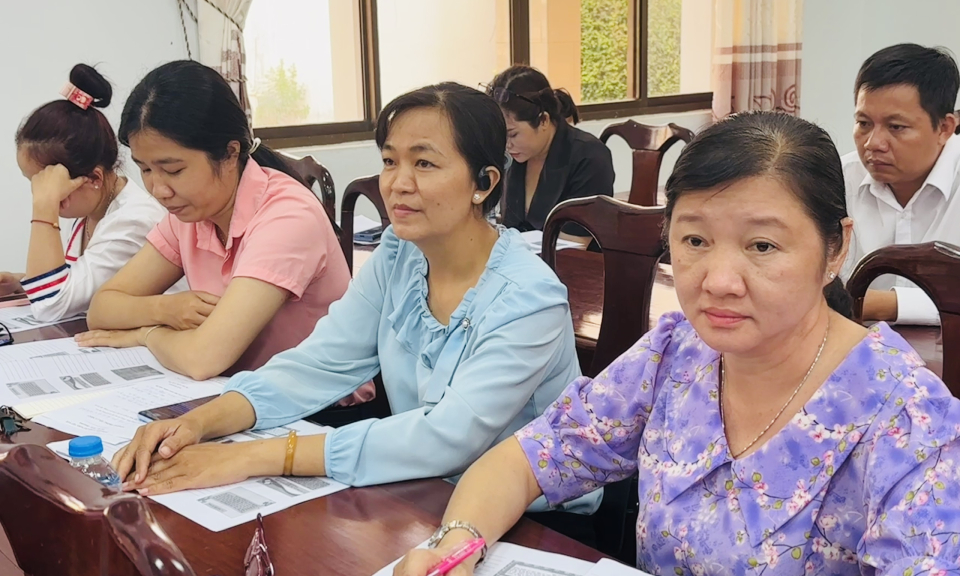 Đức Hòa bồi dưỡng kỹ năng giao tiếp và ứng xử chuyên nghiệp dành cho công chức, viên chức