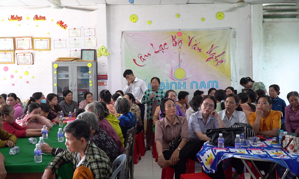Mộc Hoá đối thoại chính sách BHXH, BHYT với hội viên Hội Phụ nữ