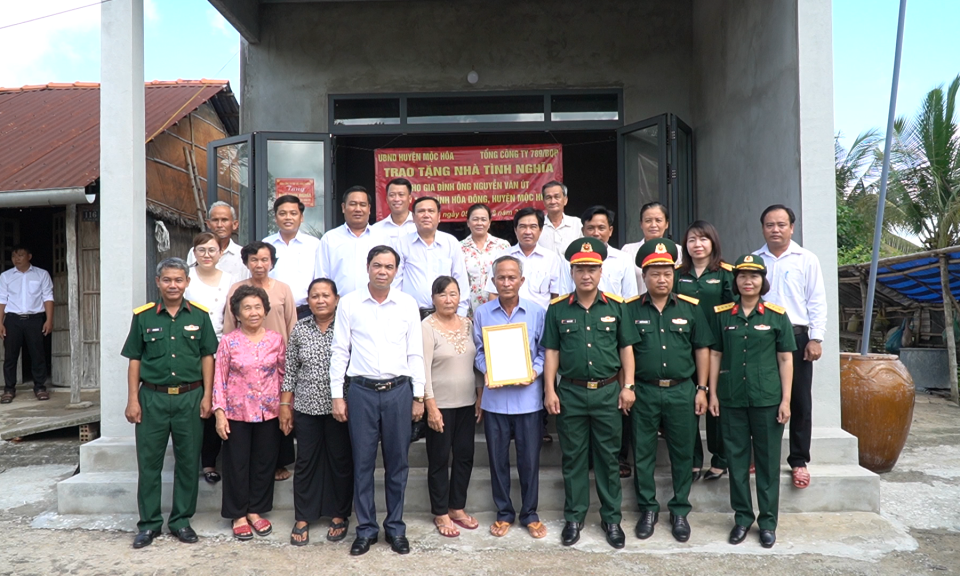 Bàn giao 02 căn nhà Tình nghĩa cho đối tượng chính sách tại xã Tân Lập và Bình Hoà Đông