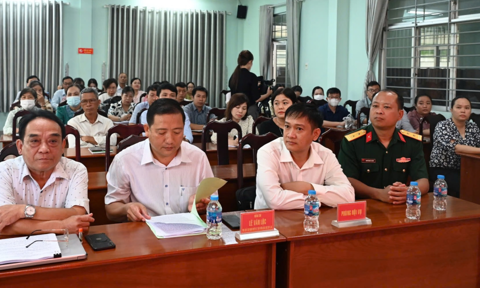 Bến Lức bồi dưỡng, cập nhật kiến thức quốc phòng và an ninh