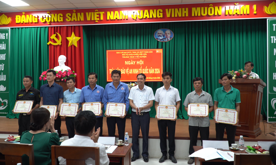 Trung tâm Y tế huyện Mộc Hoá tổ chức “Ngày hội toàn dân bảo vệ an ninh Tổ quốc”