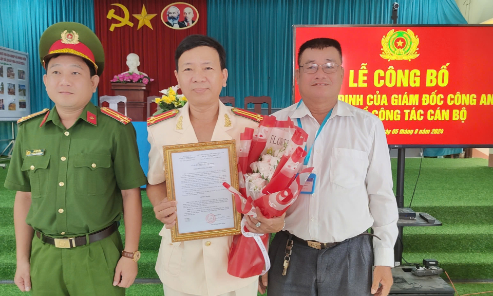 Tân Hưng điều động và bổ nhiệm Trưởng Công an xã Hưng Điền