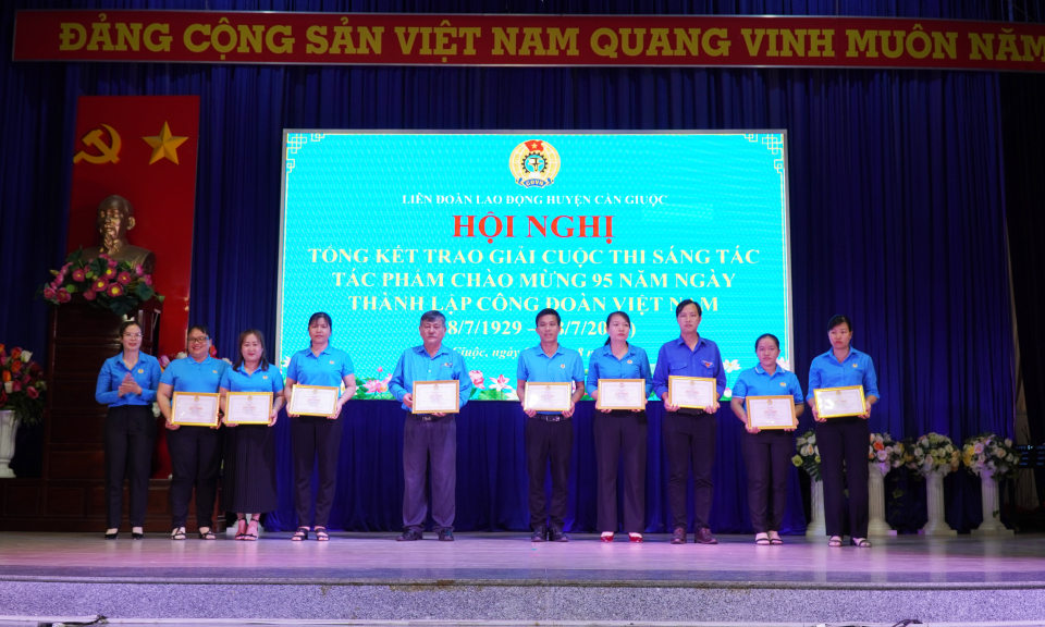 Cần Giuộc: 225 tác phẩm tham gia cuộc thi kỷ niệm 95 năm Ngày thành lập Công đoàn