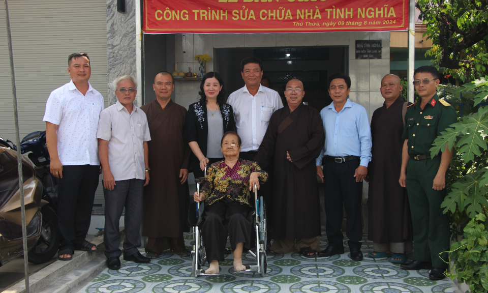 Thủ Thừa lễ bàn giao công trình sửa chữa nhà Tình nghĩa