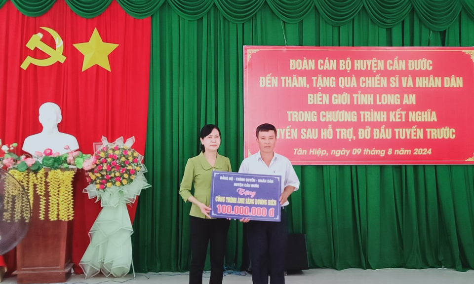 Huyện Cần Đước thực hiện Chương trình kết nghĩa tại huyện Thạnh Hóa