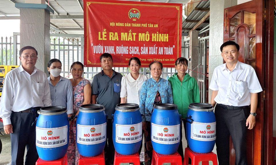 Hội Nông dân thành phố Tân An ra mắt mô hình “Vườn xanh, ruộng sạch, sản xuất an toàn”
