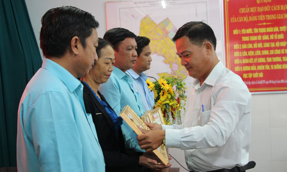 Thủ Thừa tổng kết 10 năm thực hiện Quyết định số 81 của Thủ tướng Chính phủ