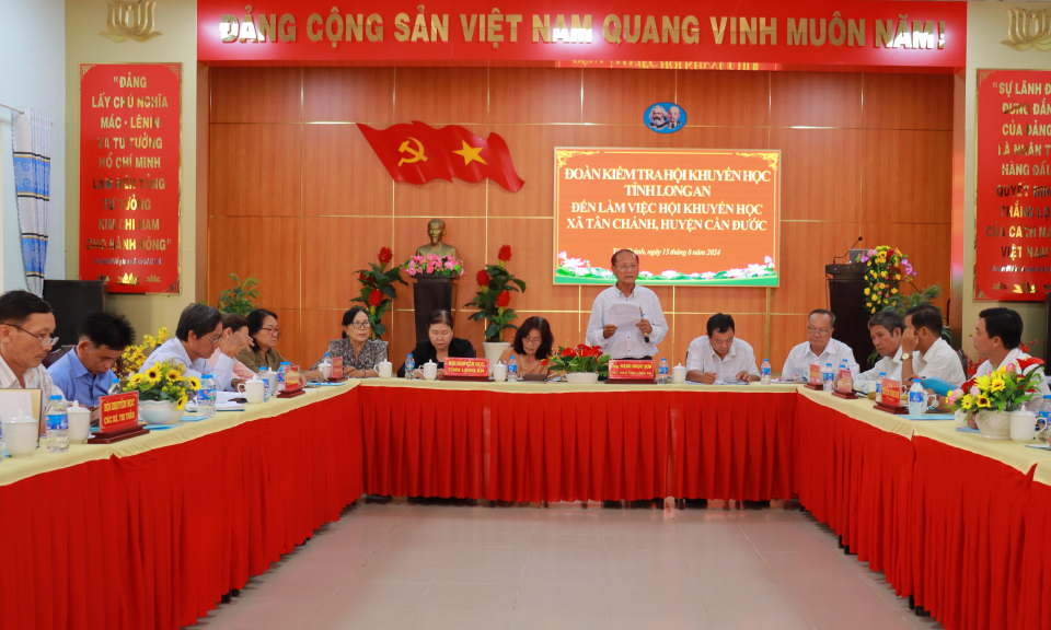 Đoàn kiểm tra Hội Khuyến học tỉnh Long An làm việc tại Cần Đước