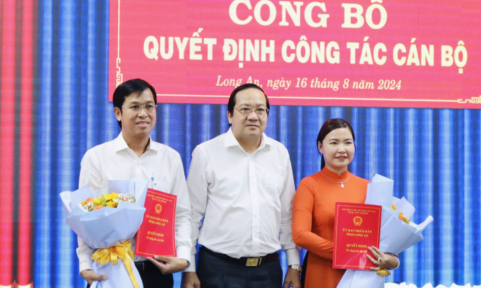 UBND tỉnh trao quyết định cán bộ