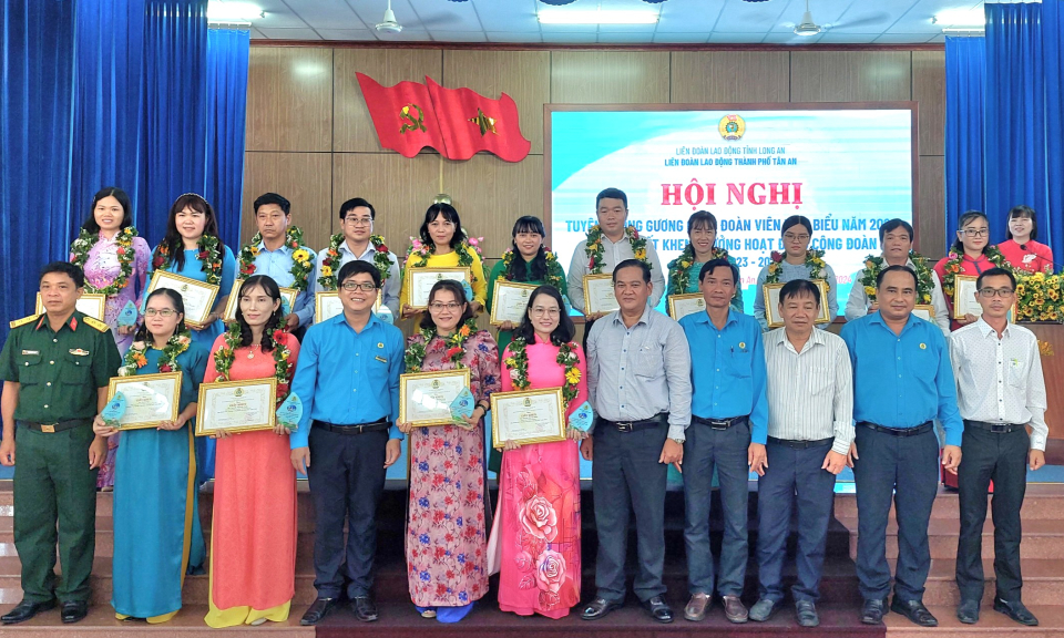 Thành phố Tân An tuyên dương gương công đoàn viên tiêu biểu năm 2024