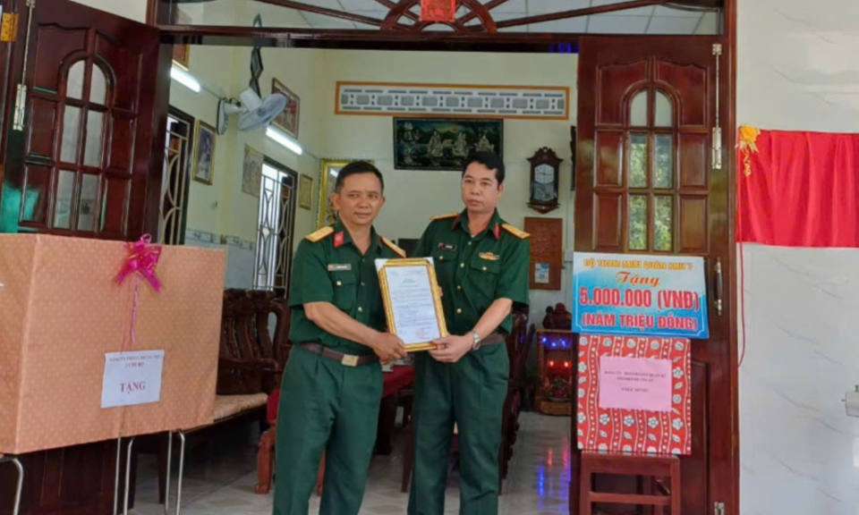 Bộ Tham mưu Quân Khu 7 trao nhà Đồng đội tại Phường 3, thành phố Tân An