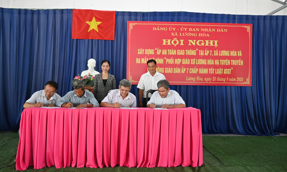 Bến Lức triển khai ký kết xây dựng Ấp an toàn giao thông