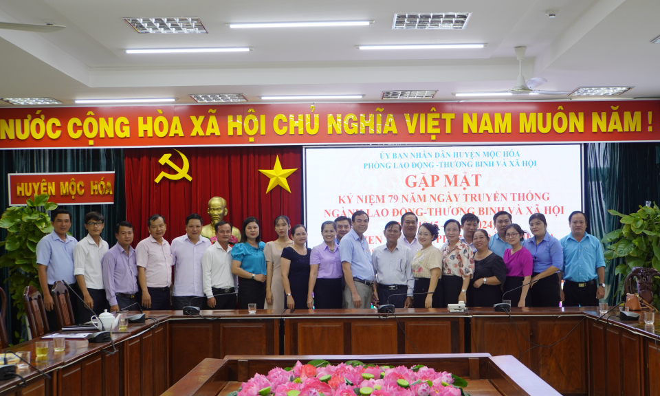 Mộc Hóa tổ chức gặp mặt ngày truyền thống ngành Lao động - Thương binh và Xã hội