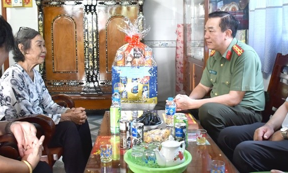 Tân Thanh chung tay xoa dịu nỗi đau da cam