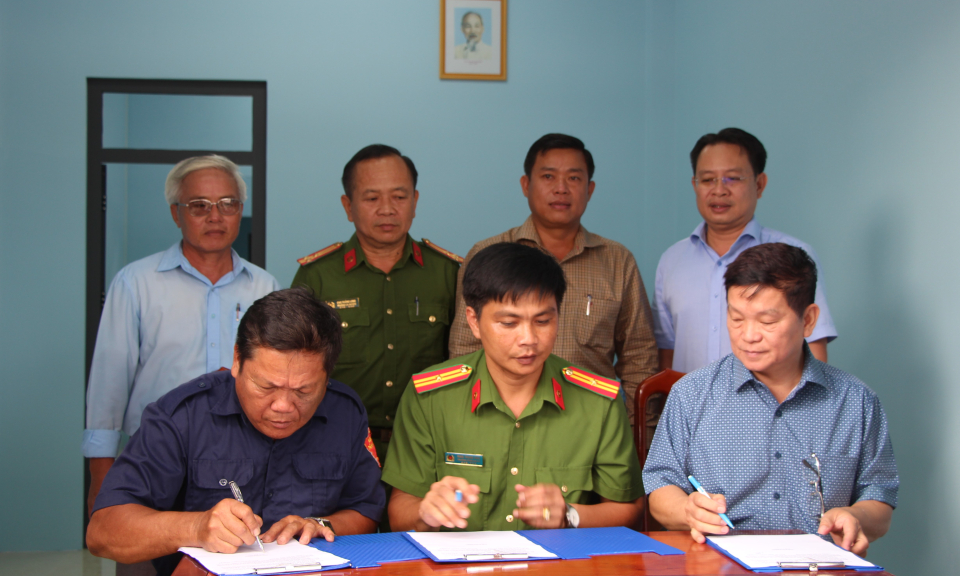 Thủ Thừa thành lập Chốt dân phòng đảm bảo an ninh, trật tự KCN Hòa Bình