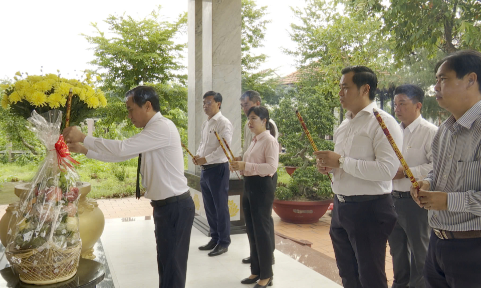 Lãnh đạo thành phố Tân An viếng Khu tưởng niệm 42 liệt sĩ Tiểu đoàn Đồng Nai nhân dịp Quốc khánh 2/9