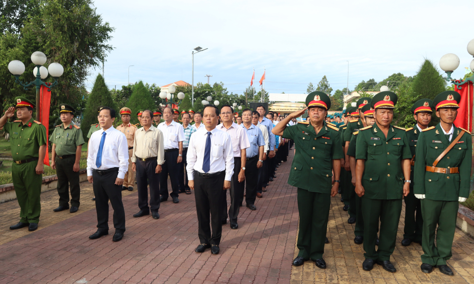 Bến Lức thực hành thi đua - Nhớ lời Di chúc theo chân Bác