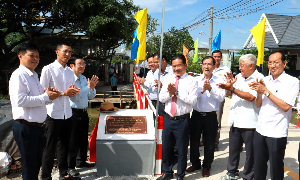 Nguyên Chủ tịch  nước - Trương Tấn Sang dự Khánh thành cầu nông thôn huyện Cần Đước