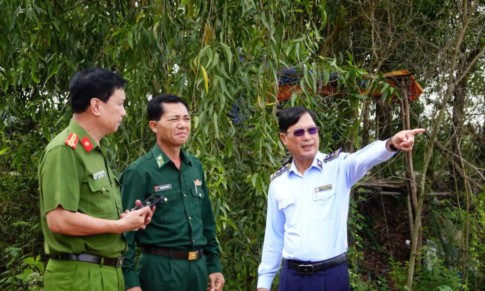 Long An siết chặt biên giới, hàng trăm vụ buôn lậu bị triệt phá